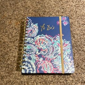 Lilly Pulitzer to do planner book. Preowned.